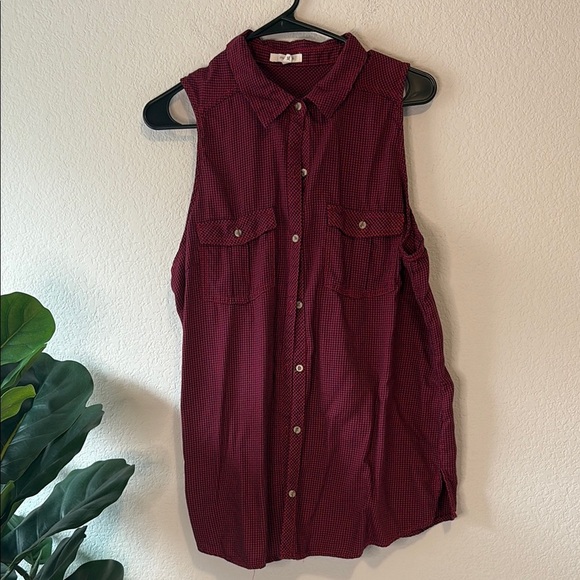 Maurices XL red and navy blue gingham Sleeveless Button-Down collared Shirt - Picture 1 of 5